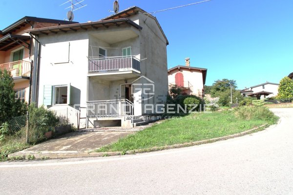 casa indipendente in vendita a Vernasca