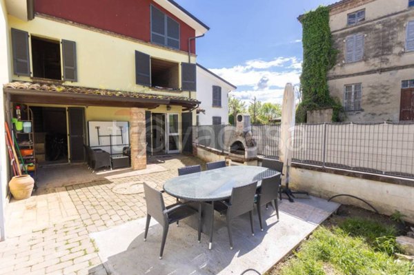 casa indipendente in vendita a Vernasca