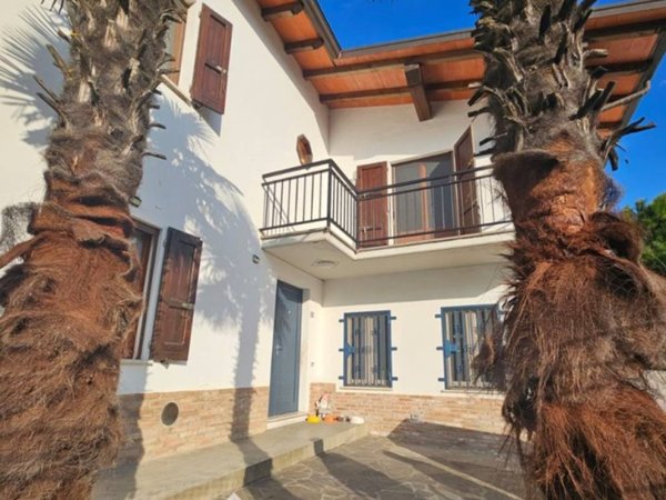 casa indipendente in vendita a Vernasca