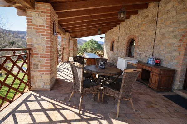 casa indipendente in vendita a Vernasca in zona Vigoleno