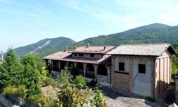 casa indipendente in vendita a Vernasca