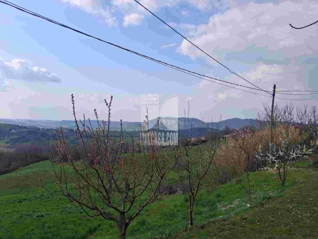 casa indipendente in vendita a Vernasca in zona Vigoleno