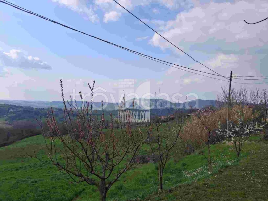 casa indipendente in vendita a Vernasca in zona Vigoleno