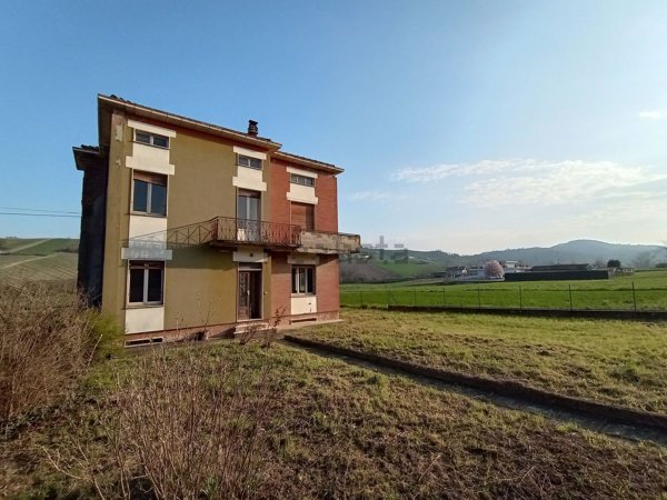 casa semindipendente in vendita a Vernasca in zona Bacedasco Basso