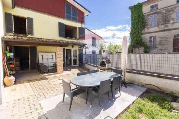 casa indipendente in vendita a Vernasca