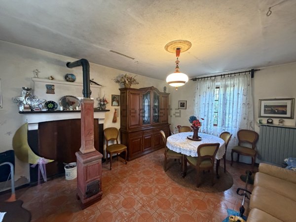 esavano in vendita a Vernasca