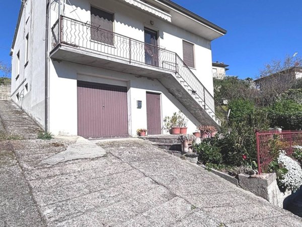 casa indipendente in vendita a Vernasca