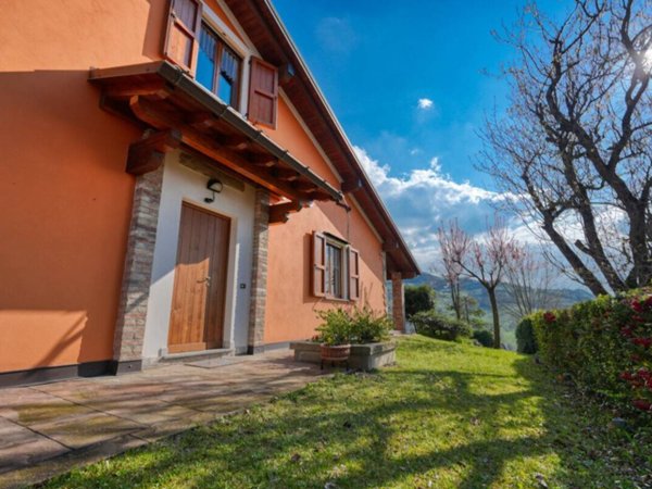 casa indipendente in vendita a Vernasca