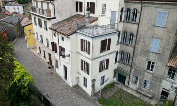 casa indipendente in vendita a Vernasca
