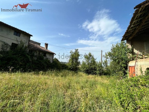casa indipendente in vendita a Vernasca in zona Vigoleno