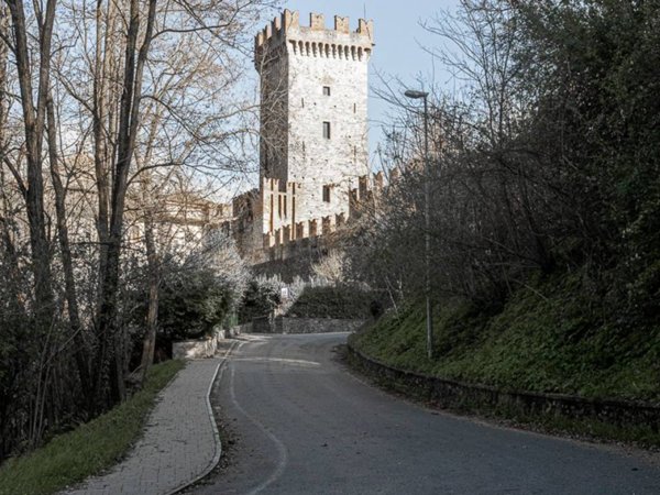 casa indipendente in vendita a Vernasca in zona Vigoleno