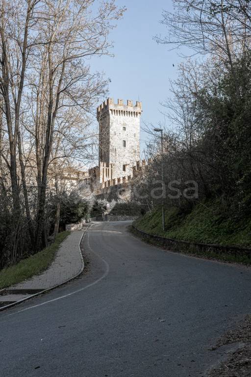 casa indipendente in vendita a Vernasca in zona Vigoleno