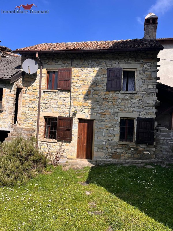 casa indipendente in vendita a Vernasca in zona Settesorelle
