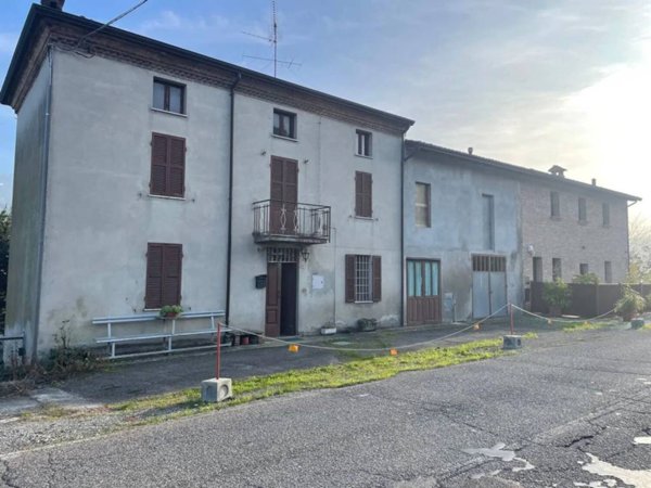 casa indipendente in vendita a Vernasca
