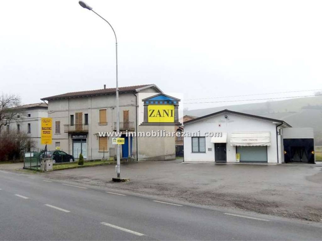 intera palazzina in vendita a Vernasca