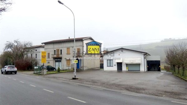 casa indipendente in vendita a Vernasca
