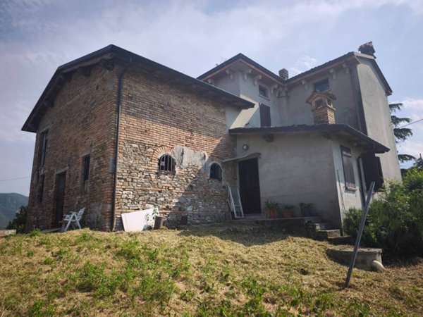 casa indipendente in vendita a Vernasca in zona Mignano