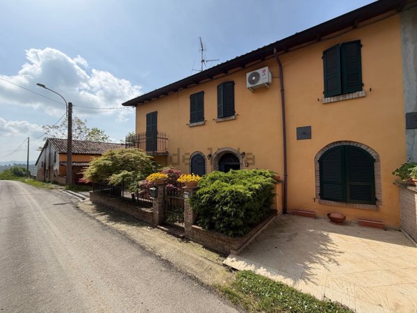 casa indipendente in vendita a Vernasca in zona Bacedasco Basso