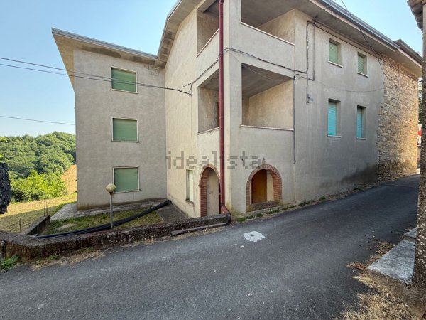 casa indipendente in vendita a Vernasca in zona Mignano