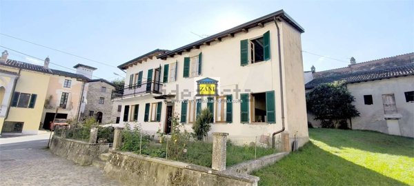 casa indipendente in vendita a Vernasca in zona Trinità