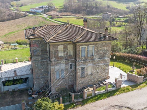 casa indipendente in vendita a Vernasca in zona Trinità