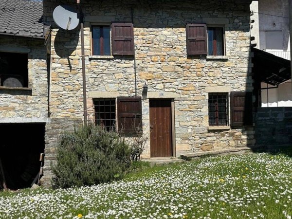 casa indipendente in vendita a Vernasca in zona Settesorelle