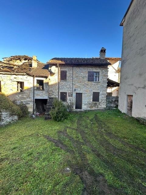 casa indipendente in vendita a Vernasca in zona Settesorelle