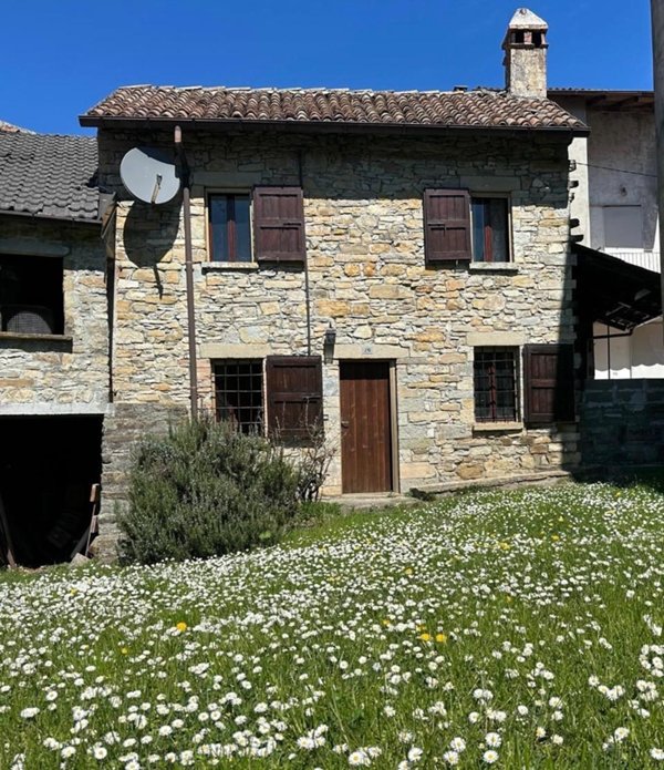 casa indipendente in vendita a Vernasca in zona Settesorelle