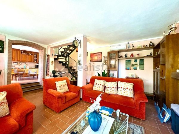 casa semindipendente in vendita a Vernasca