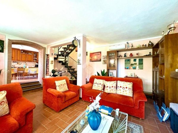 casa indipendente in vendita a Vernasca