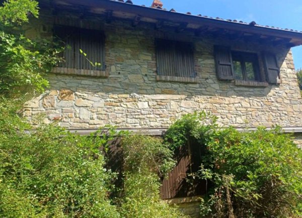 casa indipendente in vendita a Vernasca