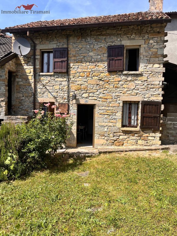 casa indipendente in vendita a Vernasca in zona Settesorelle