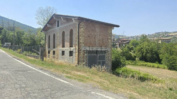 casa indipendente in vendita a Vernasca in zona Vigoleno