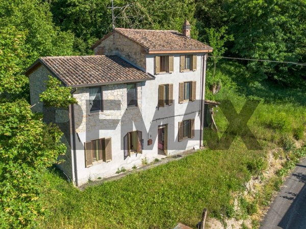 casa indipendente in vendita a Vernasca