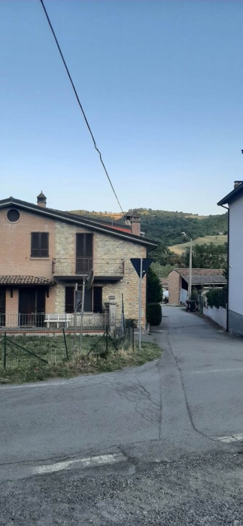 casa indipendente in vendita a Vernasca in zona Trinità