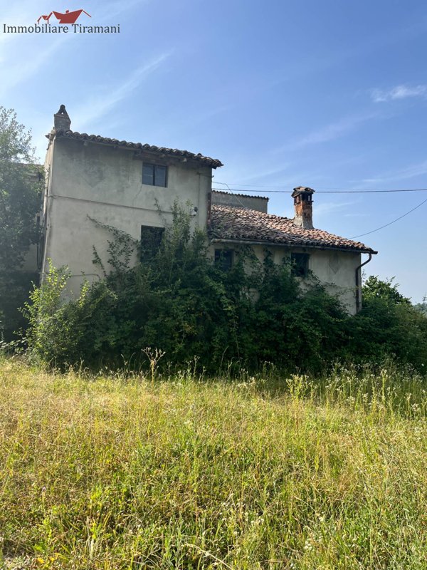 casale in vendita a Vernasca in zona Vigoleno