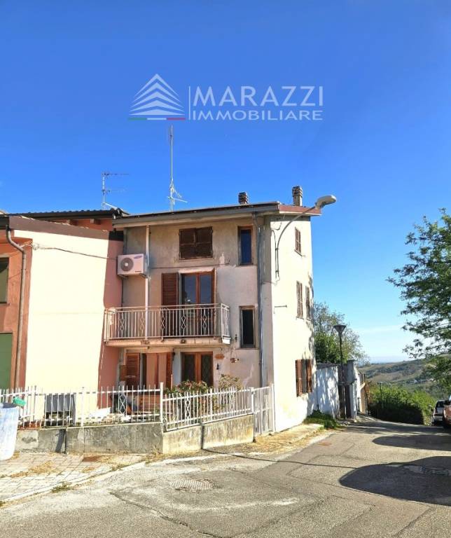 casa indipendente in vendita a Vernasca