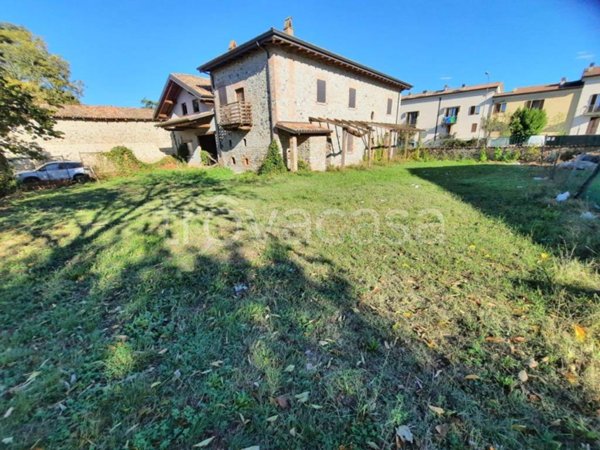 casa indipendente in vendita a Vigolzone in zona Grazzano Visconti
