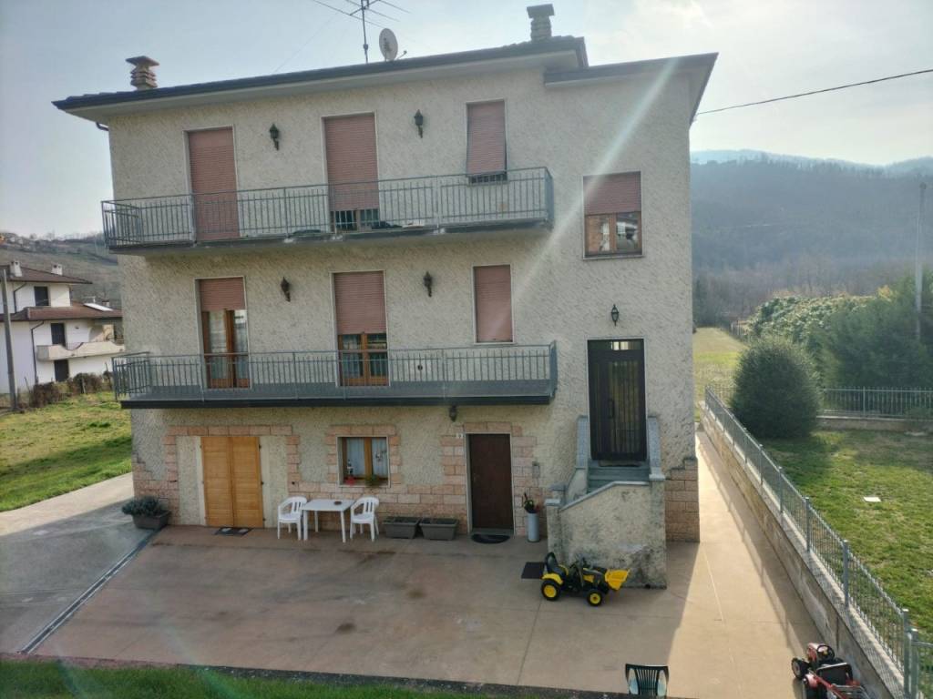 casa indipendente in vendita a Vigolzone in zona Carmiano