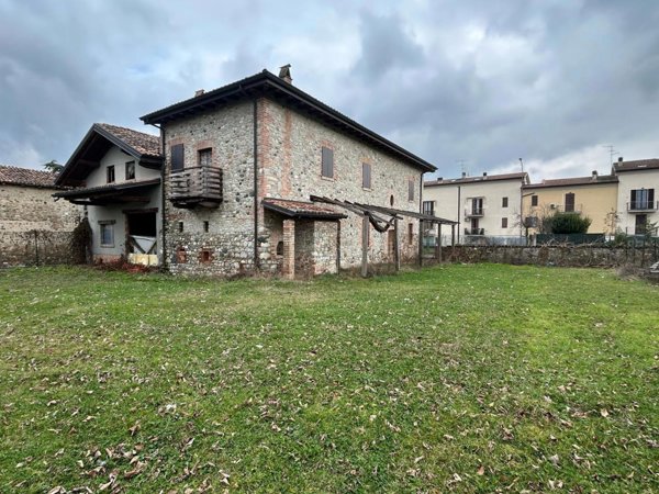 casa indipendente in vendita a Vigolzone in zona Grazzano Visconti