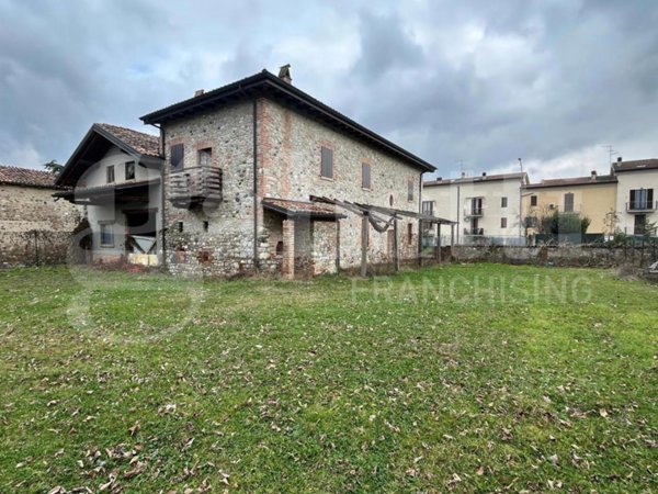 casa indipendente in vendita a Vigolzone in zona Grazzano Visconti
