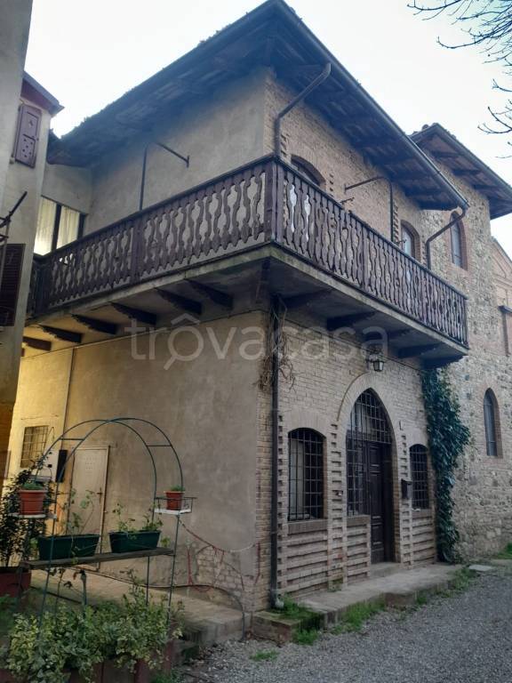 casa indipendente in vendita a Vigolzone in zona Grazzano Visconti