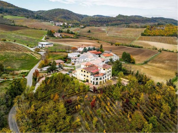 intera palazzina in vendita a Vigolzone in zona Carmiano