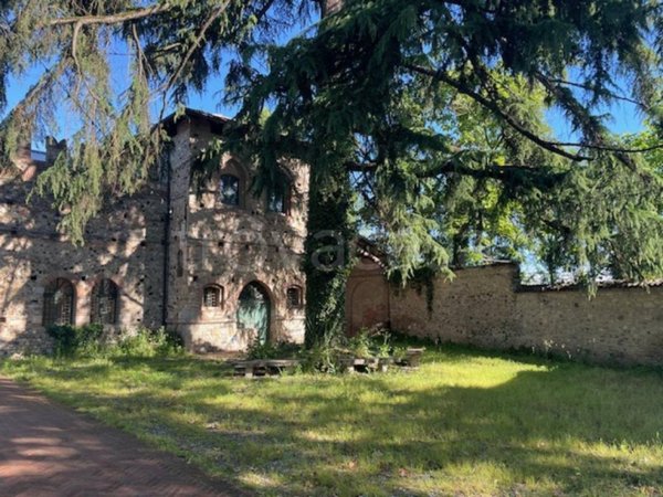 negozio in vendita a Vigolzone in zona Grazzano Visconti