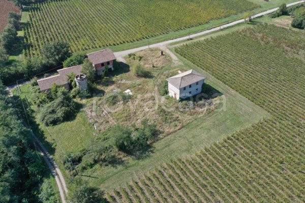 casa indipendente in vendita a Vigolzone in zona Albarola