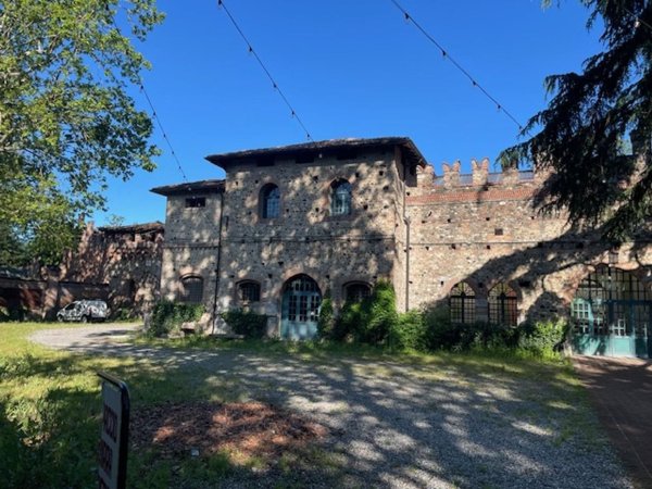 locale commerciale in vendita a Vigolzone in zona Grazzano Visconti