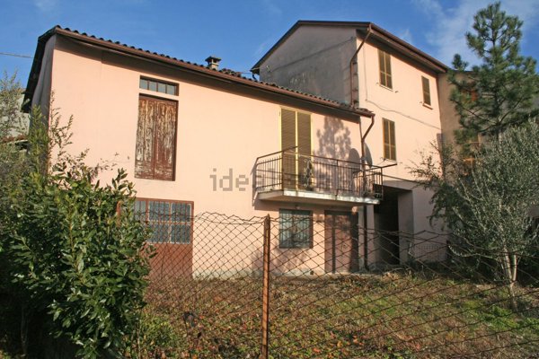 casa indipendente in vendita a Vigolzone in zona Carmiano