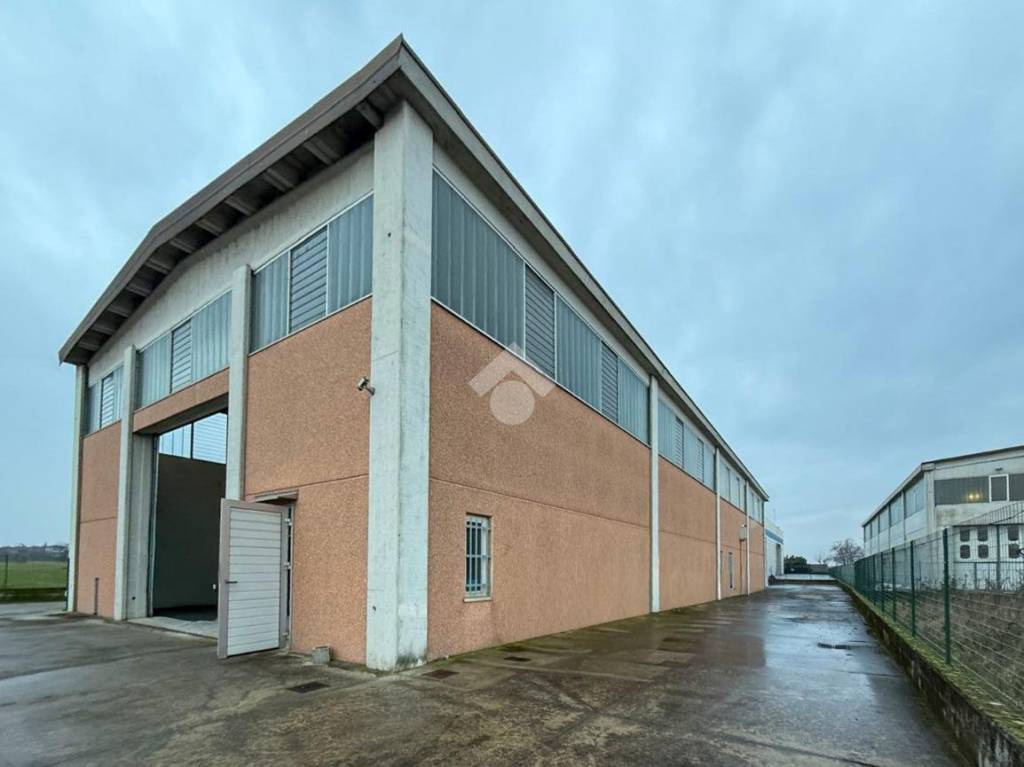 locale commerciale in vendita a Vigolzone