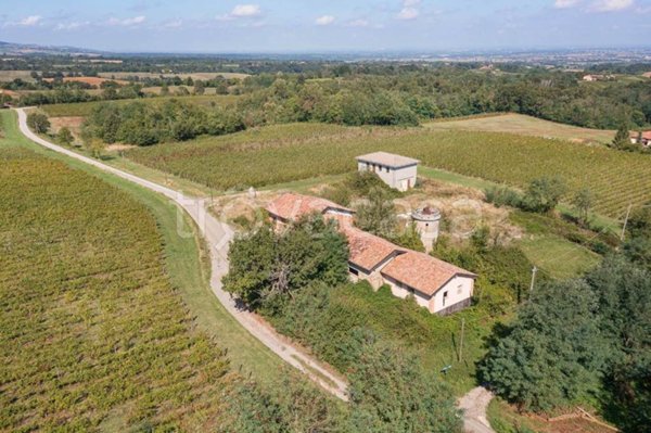 casa indipendente in vendita a Vigolzone in zona Albarola