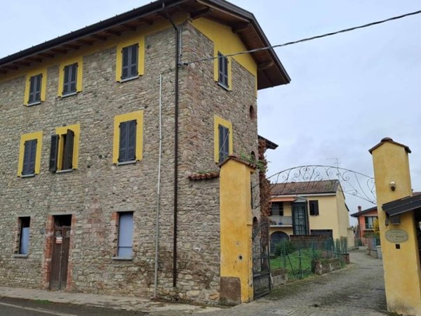 casale in vendita a Vigolzone in zona Borgo di Sotto